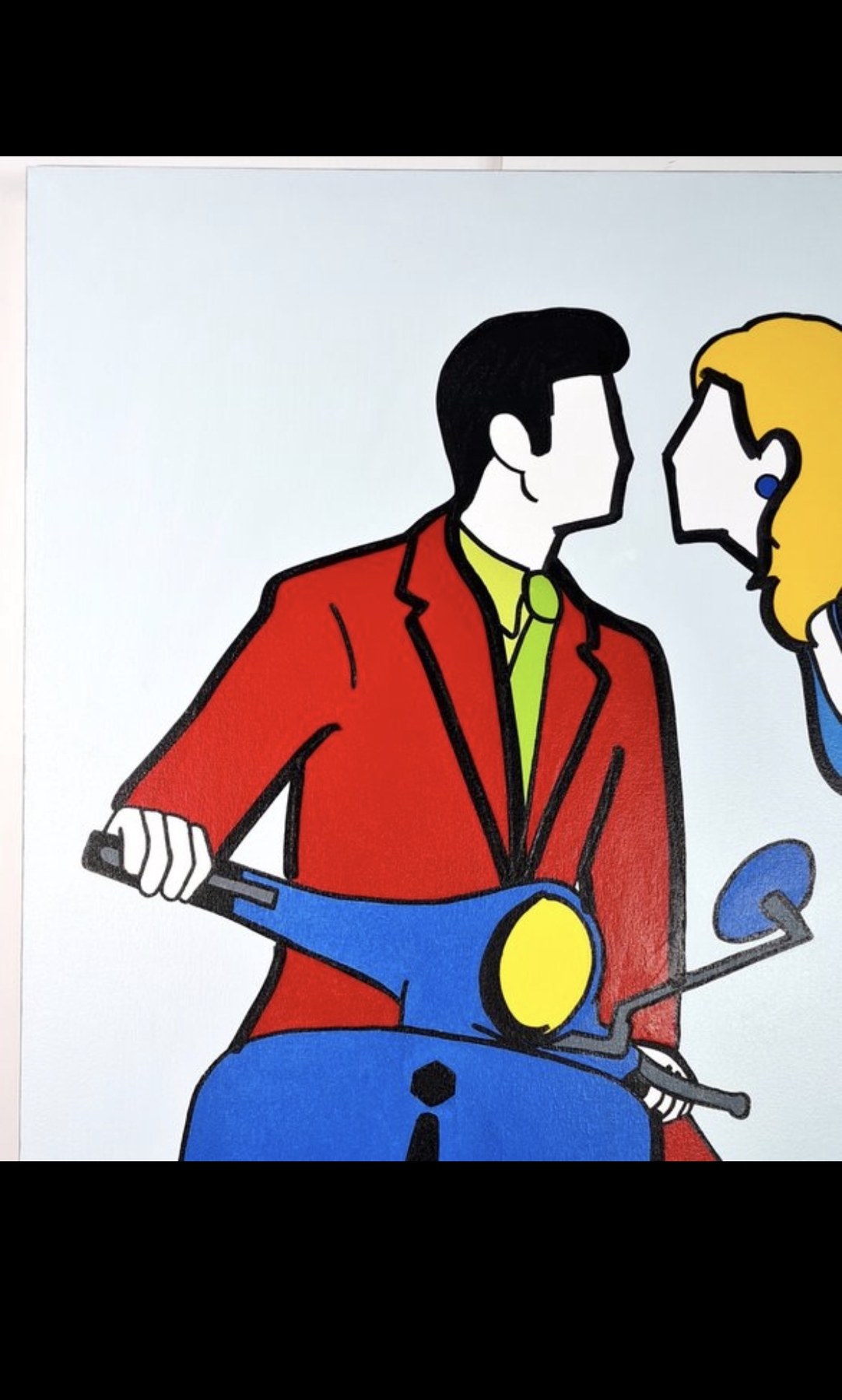 Dettaglio figura maschile e scooter